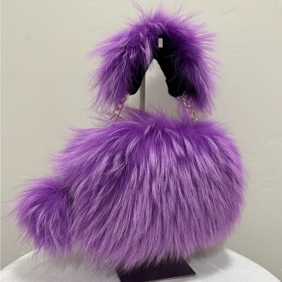 Lilac Handmade Dyed Finn Raccoon Fur Camera Bag/Crossbody & Fur Pompom Charm - Picture 4 of 17
